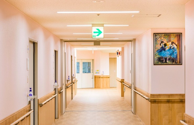 高知城東病院 介護医療院病棟廊下