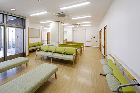 清水内科外科医院　待合室