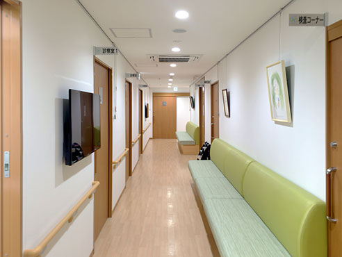 清水内科外科医院　診療待合スペース