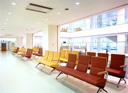 宇都宮記念病院　待合スペース