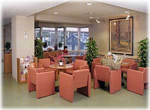 関越中央病院　待合スペース2