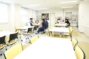 おおたかの森病院　食堂