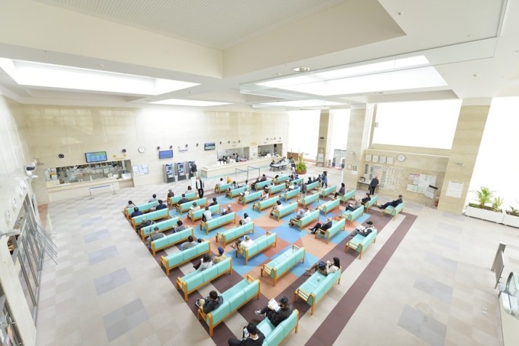 鎌ケ谷総合病院　1階総合受付