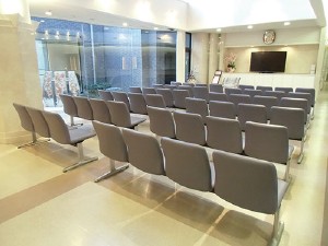 谷口病院　待合室ロビー