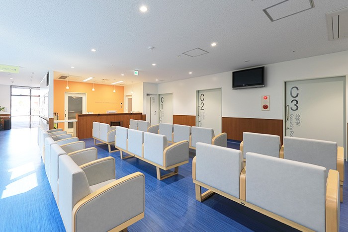 獅子目整形外科病院　受付・待合室