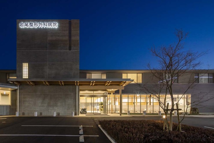 岩尾整形外科病院　外観_夜