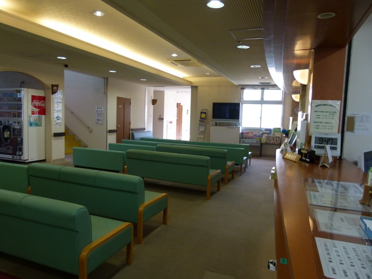 大分下郡病院　受付待合室
