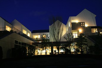 へつぎ病院　外観_夜