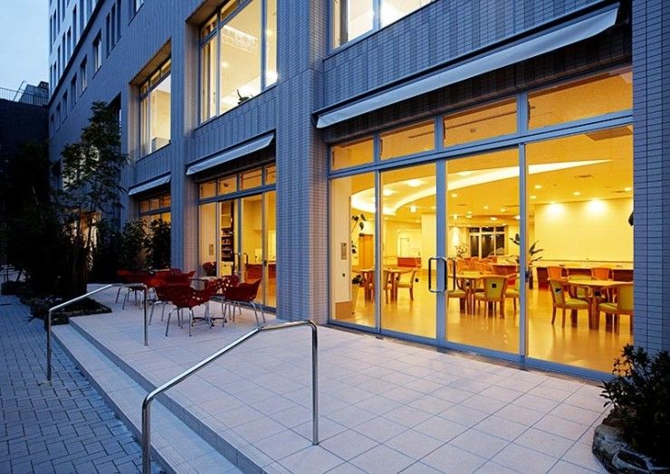 長崎リハビリテーション病院　外観_夕暮れ