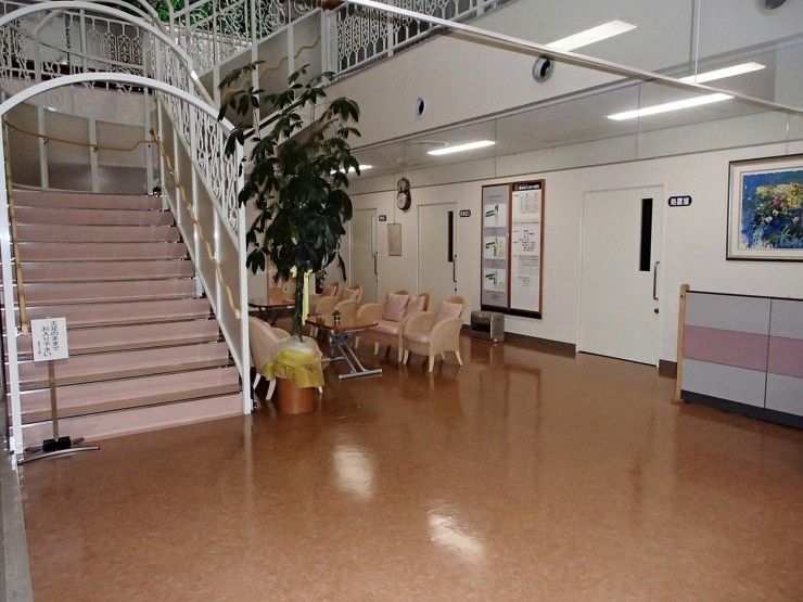 愛野ありあけ病院　階段前