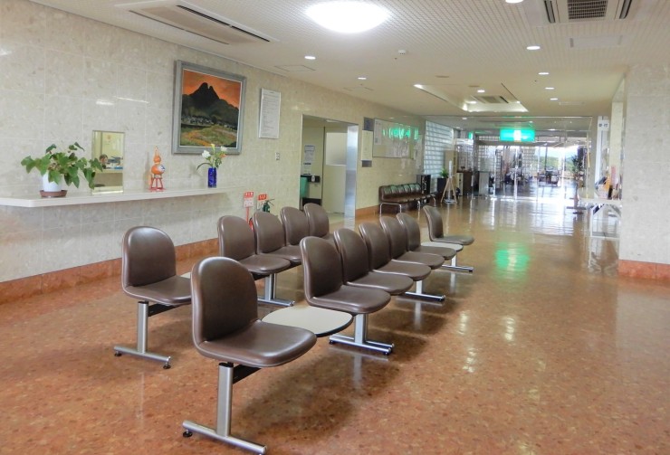 佐世保記念病院　2階ロビー