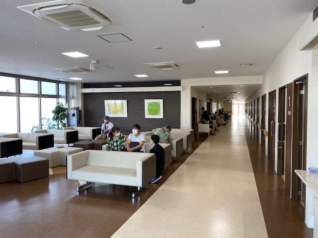 橋本病院　待合スペース