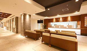 金沢聖霊総合病院　待合スペース