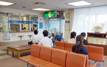 香月病院　受付