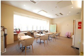 松山城東病院　2F 健診ラウンジ