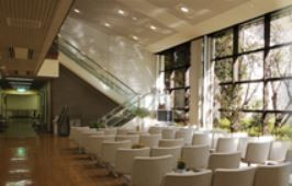 沼津リハビリテーション病院　待合スペース