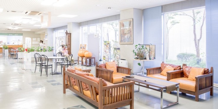 湖山リハビリテーション病院　待合スペース