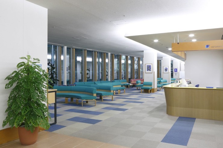 瀬尾記念慶友病院　受付待合室