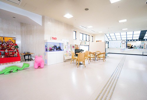 岡崎東病院　玄関ホール