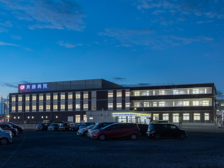斉藤病院　外観_夜