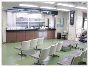 六輪病院　受付待合室