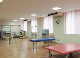 前原病院　リハビリ室①