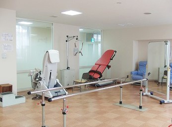 前原病院　リハビリ室②