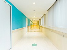 育和会記念病院　病棟廊下