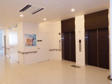 河崎病院　エレベーター前