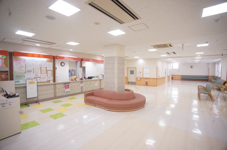 ボバース記念病院　待合スペース