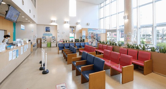 コープおおさか病院　待合室