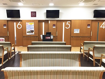 東大阪生協病院　外来待合室