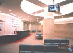 八尾はぁとふる病院　外来待合室