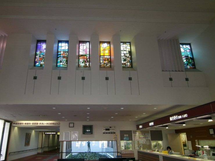 神戸リハビリテーション病院　ステンドグラス