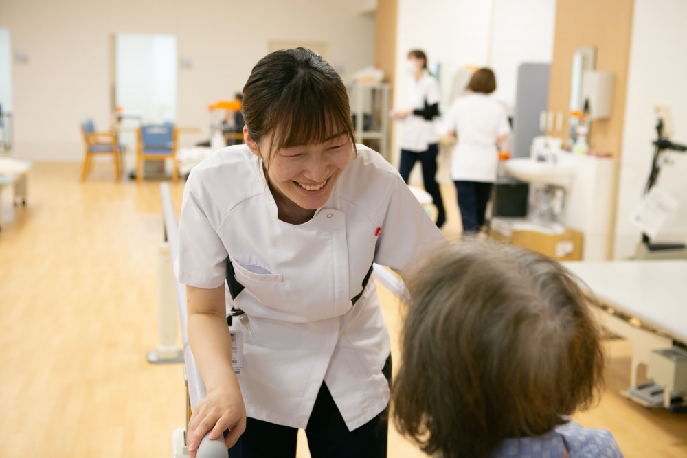 荻原記念病院　PT平行棒