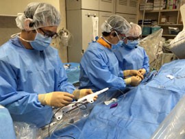 武田病院　オペ中