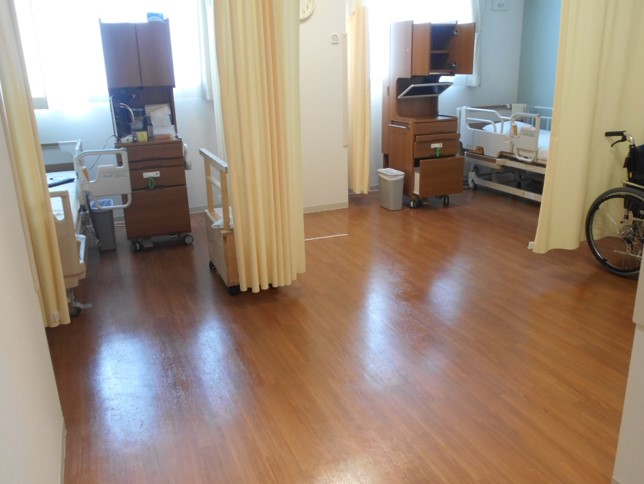多床室（3人部屋）　多摩平の森の病院