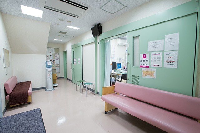 調布病院　診察室