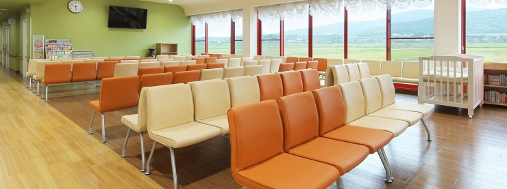 東医院　待合スペース