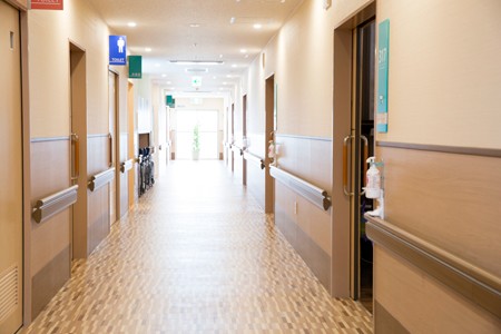 虹の橋病院　廊下