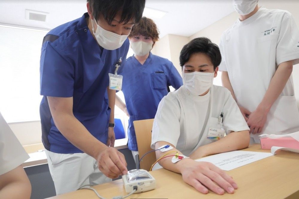 虹の橋病院　手関節背屈