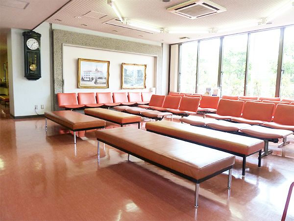 なんば医院　待合ホール