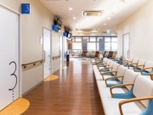 埼友草加病院　外来待合室