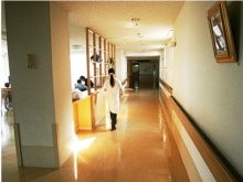 ヘリオス会病院　廊下