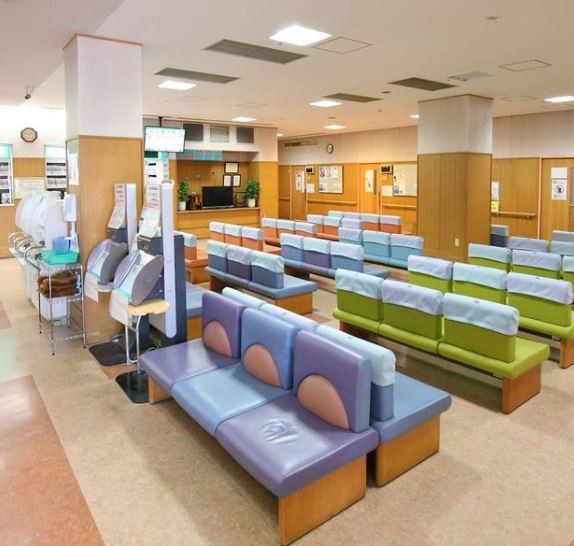 蓮田一心会病院　待合スペース