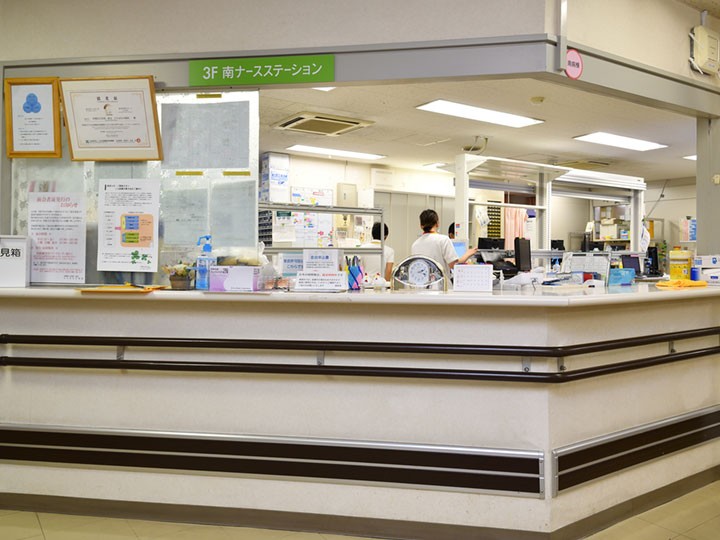 たちばな台病院　ナースステーション