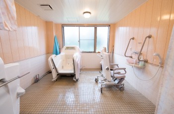 介護付有料老人ホーム　やすらぎ苑　浴室