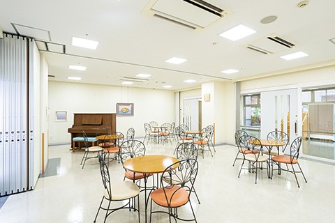 介護老人保健施設リハビリス井の森　内観