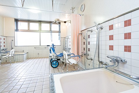 介護老人保健施設リハビリス井の森　浴室