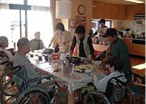 特別養護老人ホーム　岩崎あいの郷　食事風景